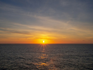 Obraz premium Dawn Over Sea