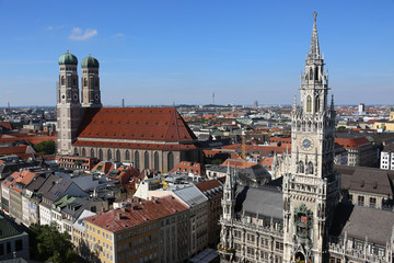 Fototapeta na wymiar Ausblick vom Alten Peter auf die Münchner Altstadt
