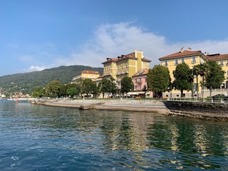 Obraz premium Stadt Pallanza - Intra am Lago Maggiore / See in Italien