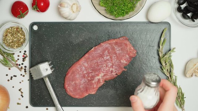 Video of spicy pork and tenderizer in the kitchen