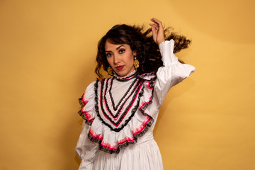 Retrato Adelita Mujer Joven tradicional mexicana traje típico 