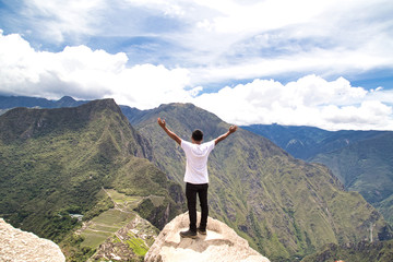 Obraz premium Traveller at the Lost city of the Incas, Machu Picchu,Peru on top of the mountain, with the view panoramic