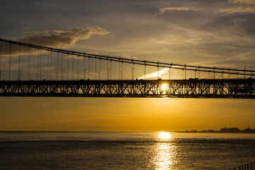 明石海峡大橋　逆光