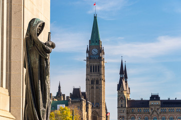 Statue Ivstitia & Canadian Parliament