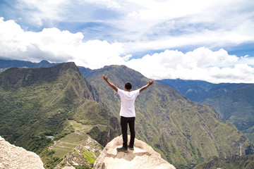 Obraz premium Traveller at the Lost city of the Incas, Machu Picchu,Peru on top of the mountain, with the view panoramic