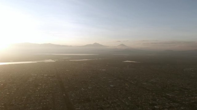 Sunrise Over Mexico City, Volcanoes Popocatepelt e Iztlaccihuatl, Lake Texcoco, Mexico Tenochtitlan
