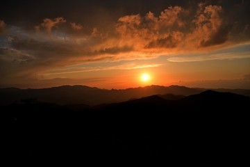 大台ケ原山でみた幻想的な夕焼けの情景