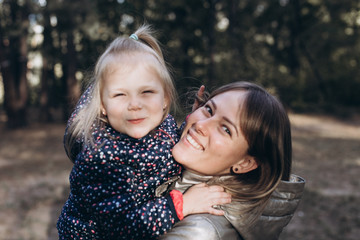 Obraz premium mother and daughter