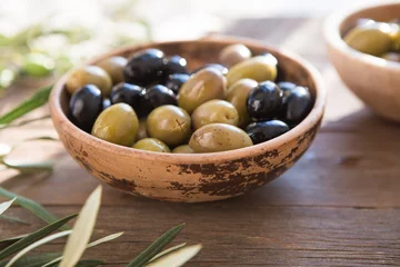 Foto op Plexiglas bowls with different kind of olives : green black kalamata olives with olive oil © Maria