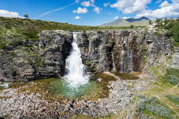 Fototapeta premium Wasserfall Storulfossen im Nationalpark Rondane, Norwegen