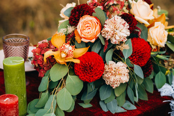 Autumn location, autumn wedding decor.