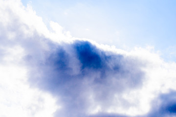 Obraz premium Beautiful puffy clouds isolated against blue skies