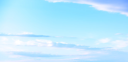 Obraz premium Beautiful pastel colored clouds at sunset isolated against blue skies