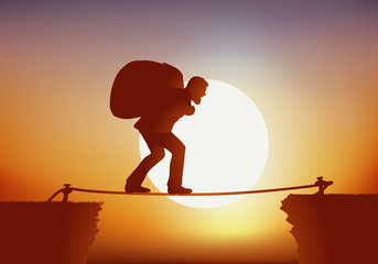 Concept d’un homme courageux, qui traverse un précipice en équilibre sur une corde, comme un funambule et transportant sur son dos un énorme sac.