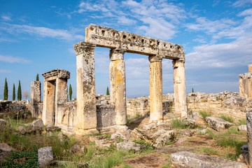 Fototapeta na wymiar Old ancient ruins of roman City Hierapolis in Pamukkale, Turkey