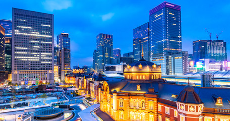 Fototapeta na wymiar Cityscape of the modern Tokyo city at the old Tokyo station Japan