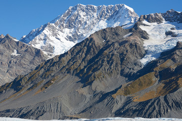 Fototapeta na wymiar mountains with glacier