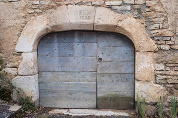 une vieille porte du XIXème siècle