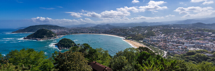 Obraz premium Panoramic aerial view of Beach of La Concha, San Sebastian
