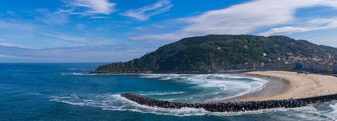 Fototapeta premium Panoramic view of Zurriola beach, San Sebastian