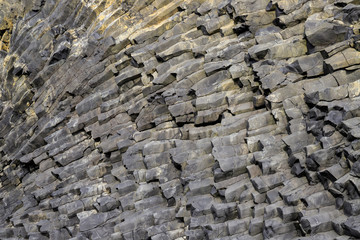 forme geologiche sulla spiaggia nera Reynisfjara beach - Islanda	