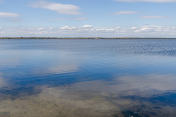 Obraz premium low clouds in sky and reflections in river of it