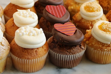 bunte Muffins mit Herz