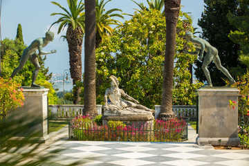 Statue im Achillion auf Korfu in Griechenland - Der sterbende Achill