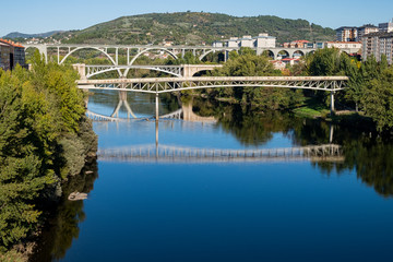 Fototapeta na wymiar Rio Miño a su paso por la ciudad de Ourense, Galicia. España. 