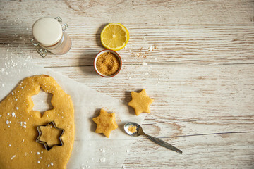preparation recipe cakes in the shape of a star for Christmas with lemon