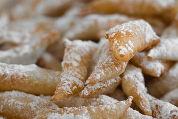 Des beignets de carnaval.. Des bugnes de carnaval. Un dessert sucré.