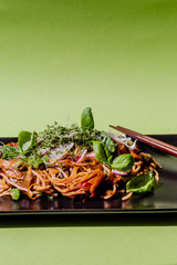 Nudelgericht asiatisch