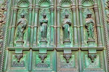 detail vom portal der basilika des heiligen antonius in padua, italien