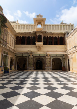 Rajput style courtyard inside the city palace, Rajasthan, Udaipur, India