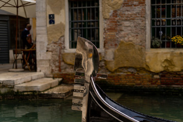 Fototapeta na wymiar front of a gondola in the heart of venice Italy Europe. beautiful gondola in venice. Venice background wallpapers. gondola in front of the beautiful architecture of Venice