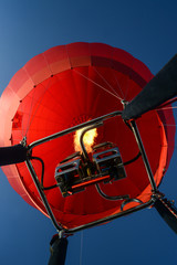 Heißluftballon Flamme Gas Start Montgolfiade Ballonstart Brenner rot Feuer Flamme Aufsteigen...