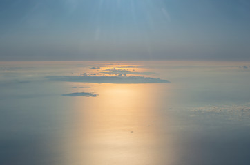 Luftaufnahme von Wolkenfeldern über den Wolken