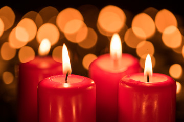 Obraz na płótnie Canvas Burning candles on the fourth Sunday of Advent