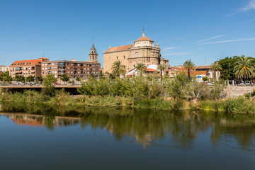 Fototapeta na wymiar The Tajo River as it passes through Talavera de la Reina, Toledo, Spain