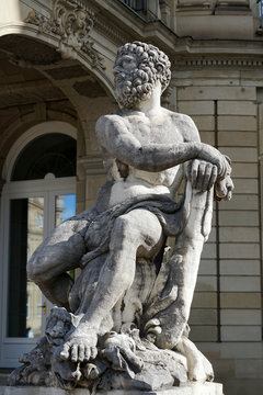 Herkules Statue vpr dem Neuen Schloss in Stuttgart