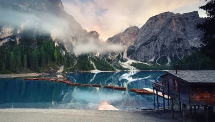 romantischer See in den Bergen im Herbst © Jenny Sturm