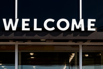 Obraz premium Welcome sign banner above business entrance