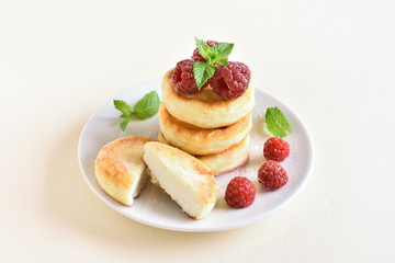 Cottage cheese pancakes with fresh raspberries