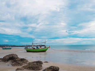 Fototapeta premium boat on the beach