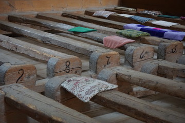 Kirchenb&auml;nke in Honigberg