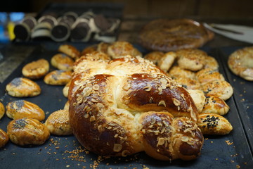 hot cross buns with poppy seeds