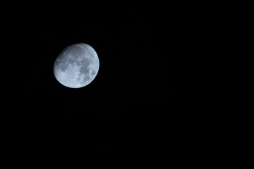 夜空の月