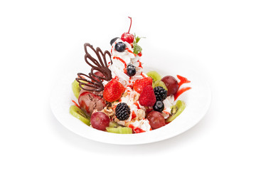 The ice cream and the shaken up cream powdered with icing sugar are decorated by berries and grape.