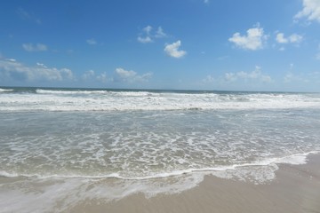 Fototapeta na wymiar Beautiful ocean background on Atlantic coast of North Florida 