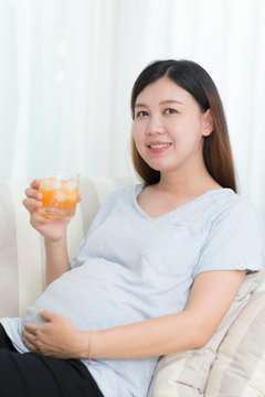 Healthy belly pregnant women with orange juice